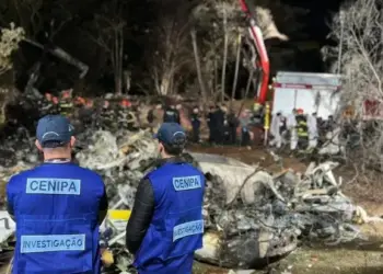 Equipe do Cenipa atua no local do acidente aéreo em Vinhedo
