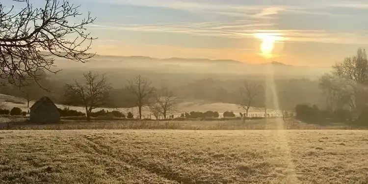 Ciclone extratropical impulsiona frente fria e deixa mar agitado no Sul e Sudeste