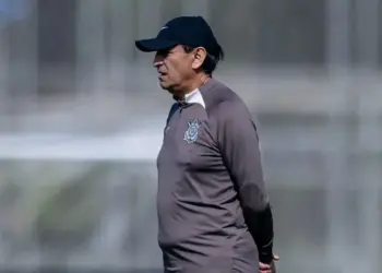 Ramón Díaz em treino do Corinthians Foto: Rodrigo Coca/ Ag.Corinthians