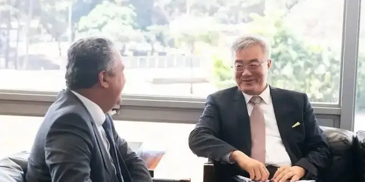 Governos de China e Brasil discutem encontro entre Lula e Xi em novembro
