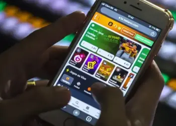 Apostas esportivas comprometem orçamento familiar das classes D e E e impacta consumo de mercadorias e serviços