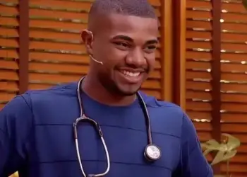 Davi Brito afirma que desistiu de se tornar médico. Reprodução/Globplay