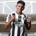 Thiago Almada com a camisa do Botafogo
Divulgação/Botafogo
