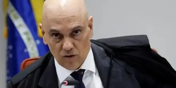 Aliados de Bolsonaro apostam em novas suspeitas contra Moraes antes de irem à Justiça