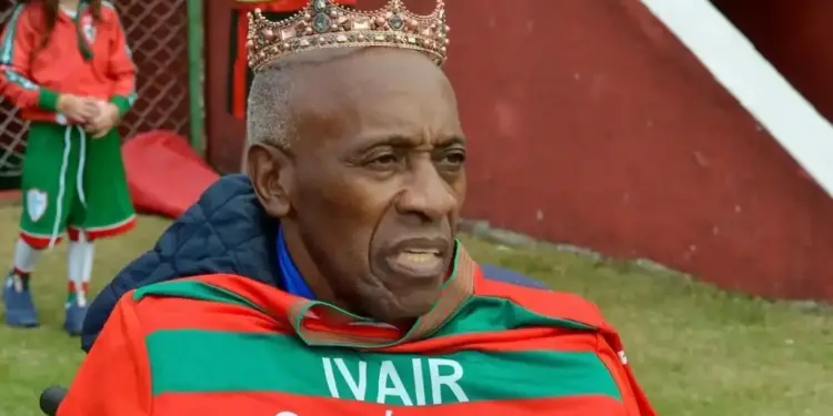 Morre Ivair, ídolo da Portuguesa e ex-Corinthians, aos 79 anos