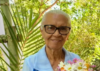 Famíliares e amigos festejam Dona Aparecida