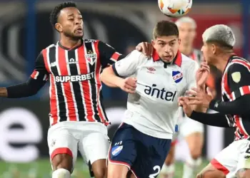 Lance de Nacional 0 x0 São Paulo pelas oitavas de final da Libertadores Reprodução/X Libertadores