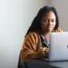21% das mulheres negras ocupadas não conseguem contribuir para a Previdência, diz pesquisa