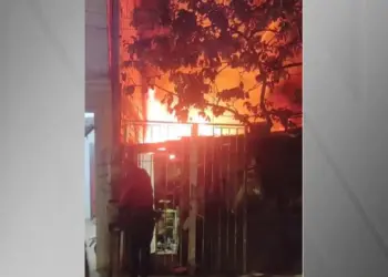 Incêndio atingiu barracos em uma comunidade de Sapopemba, zona leste da capital paulista Reprodução/Redes sociais