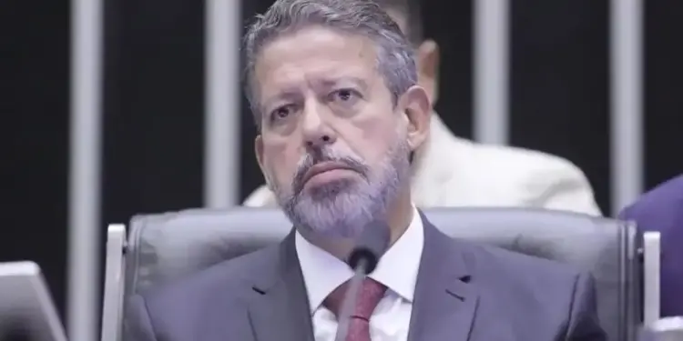 Lira reage e destrava PEC que limita decisões monocráticas no STF