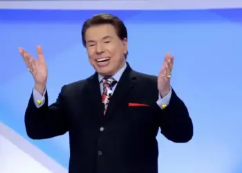 Silvio Santos comanda a apresentação de seu 'Programa do Silvio Santos', no SBT — Foto: Lourival Ribeiro/SBT/Divulgação