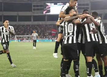 Corinthians vence Fortaleza fora e encaminha classificação na Sul-Americana