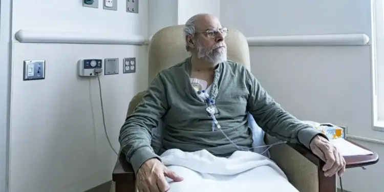 Um novo estudo projeta que os casos de câncer e mortes entre homens aumentarão globalmente até 2050, especialmente entre aqueles com 65 anos ou mais Willowpix/GettyImages