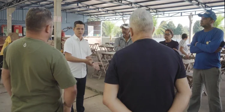 Jorge Frederico garante asfalto em estrada municipal que dá acesso a balneários e casas em Araguaína