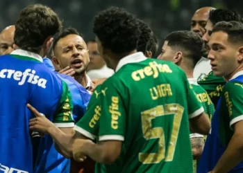 Clássico entre Palmeiras e São Paulo terminou em confusão no Allianz Parque GIL GUZZO/O FOTOGRÁFICO/ESTADÃO CONTEÚDO