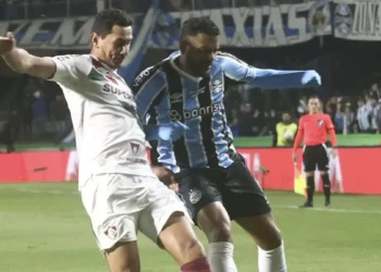 Lance de Grêmio x Fluminense pelo jogo de ida das oitavas de final da Libertadores GABRIEL MACHADO/AGIF - AGÊNCIA DE FOTOGRAFIA/ESTADÃO CONTEÚDO