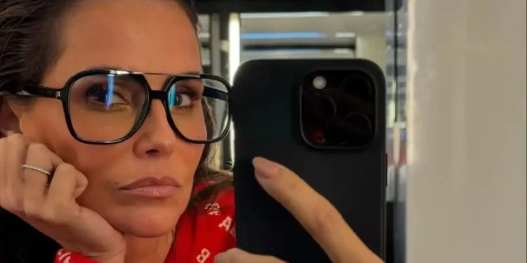 Deborah Secco confessa que nunca deu beijo técnico: “Sempre fui retribuída”