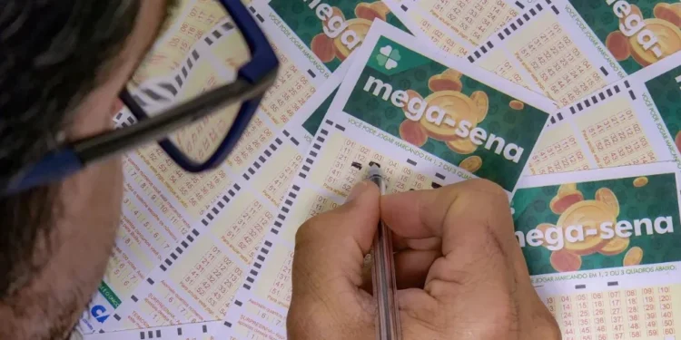 Mega-Sena 2765: prêmio acumula em R$ 33 milhões; veja números sorteados
