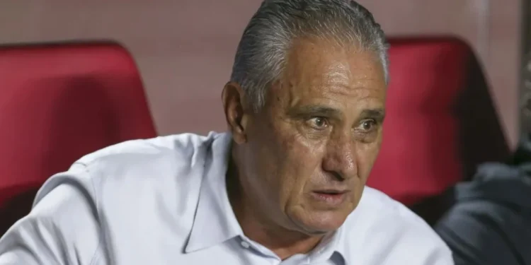 Tite sofre arritmia após jogo do Flamengo e está internado no Rio