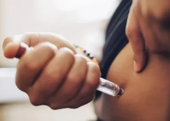 Medicamentos para diabetes e perda de peso foram associados a pensamentos suicidas em novo estudo, mas especialistas afirmam que evidências são "limitadas" • Maskot/GettyImages