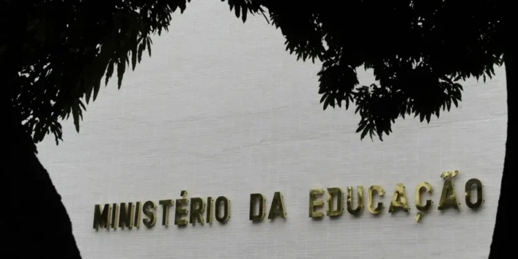 Ensino superior: universidades criticam orçamento previsto para 2025