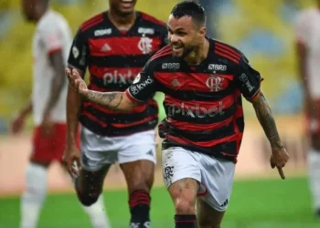 Michael comemora gol pelo Flamengo em sua reestreia contra o Red Bull Bragantino • Marcelo Cortes / CRF