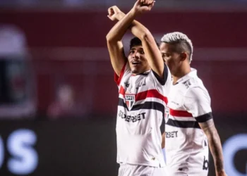 William Gomes comemora o primeiro gol como profissional pelo São Paulo • VICTOR MONTEIRO /W9 PRESS/ESTADÃO CONTEÚDO
