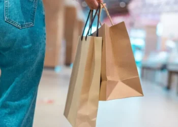 Compra de bens duráveis — como carros, eletrodomésticos, eletrônicos e móveis — será, principalmente, a que encontrará maior arrefecimento • Jackyenjoyphotography / via Getty Images