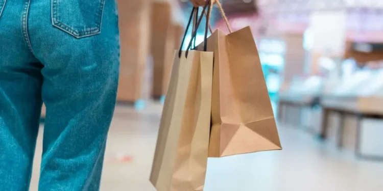 Varejo prevê ritmo desastroso de vendas no Natal se BC optar por subir juros