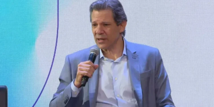 Orçamento está bastante mais ajustado ao que vai acontecer na economia, diz Haddad