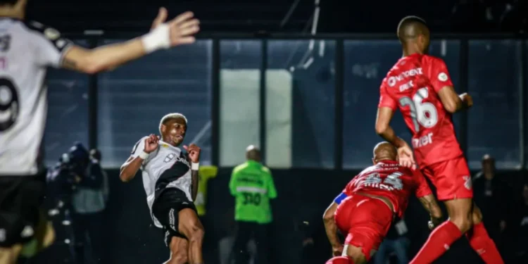 Vasco e Athletico-PR se reencontram, agora na Copa do Brasil, após polêmicas