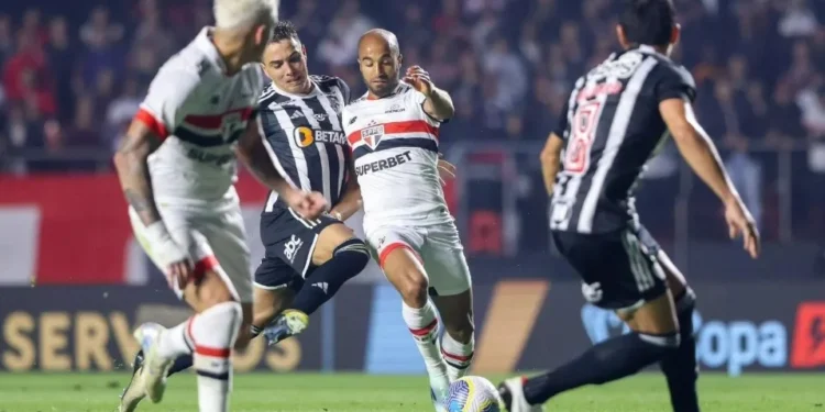 Em Morumbis de luto, Atlético-MG surpreende São Paulo pela Copa do Brasil