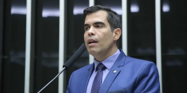 Ricardo Ayres está entre os deputados mais premiados do Brasil