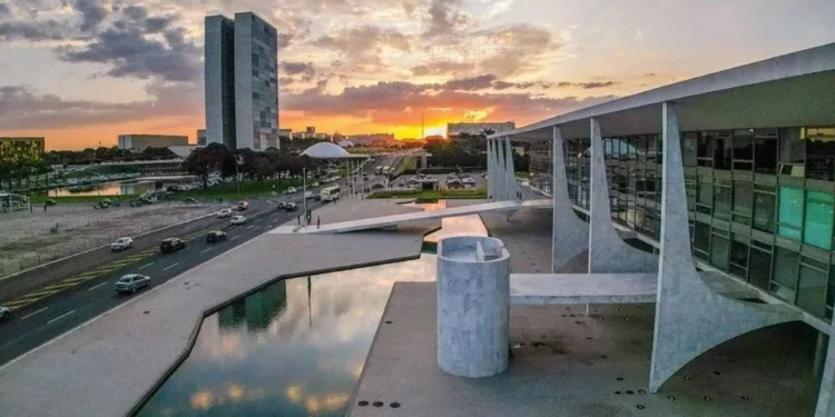 Servidores públicos e governo fecharam 45 acordos com impacto de R$ 16 bilhões para 2025