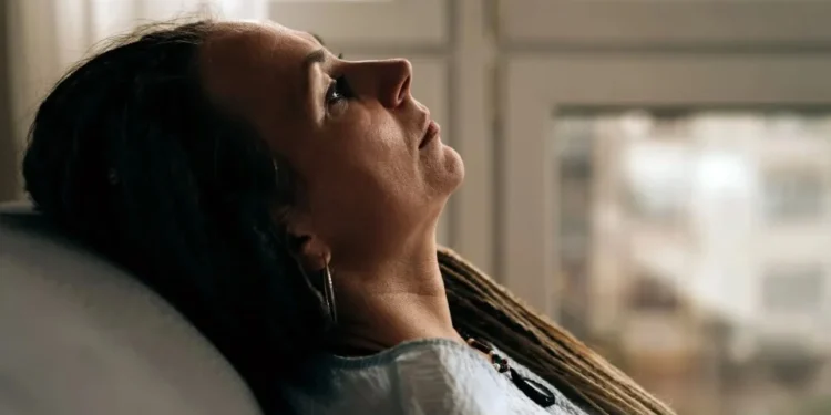 Menopausa pode aumentar risco de transtornos psiquiátricos, diz estudo