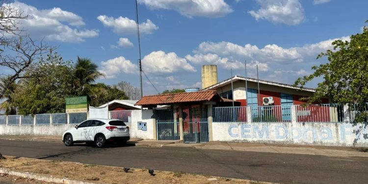 Miracema: Sem energia CEM Dona Filomena não deverá ter votação e alunos recebem aulas fora das salas