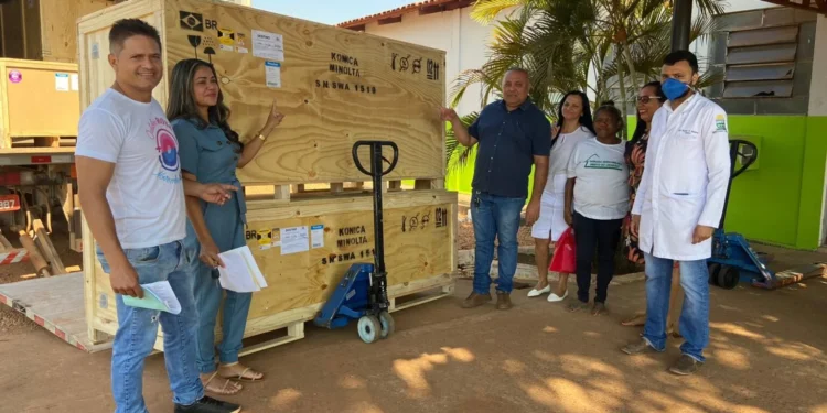 Jovens de Rio Sono cantam parabéns para Raio-X que completa dois anos sem funcionamento