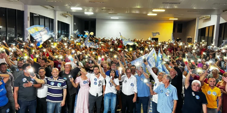 Candidato a vereador, Thiago Borges reúne multidão em grande reunião com presenças de Janad Valcari e Eli Borges