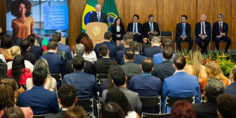 Durante a cerimônia, presidente Lula prometeu empenho no desenvolvimento do turismo
Vinícius Santa Rosa_Governo do Tocantins