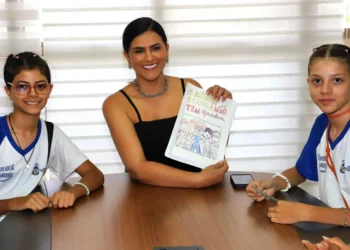 Primeira-dama Karynne Sotero recebe estudantes de Miracema do Tocantins no Palácio Araguaia Governador José Wilson Siqueira Campos
