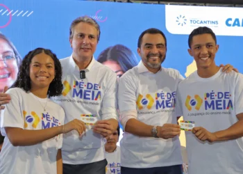 Governador Wanderlei Barbosa e ministro Camilo Santana lançam o programa Pé-de-Meia para mais de 25 mil estudantes tocantinenses - Adilvan Nogueira/Governo do Tocantins