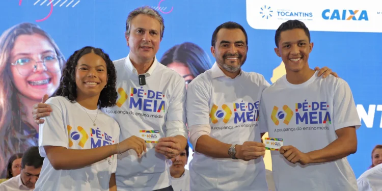 Governador Wanderlei Barbosa e ministro Camilo Santana lançam o programa Pé-de-Meia para mais de 25 mil estudantes tocantinenses - Adilvan Nogueira/Governo do Tocantins