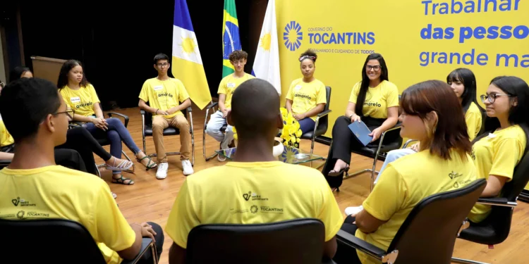 Primeira-dama Karynne Sotero promove roda de conversa com jovens e provoca reflexões sobre a prevenção ao suicídio