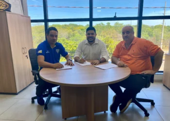 Governo do Tocantins e Federação Tocantinense de Futebol de Salão assinam Termo de Colaboração para a realização do Estadual Série Ouro de Futsal – Foto: Taianne Moreira / Governo do Tocantins.