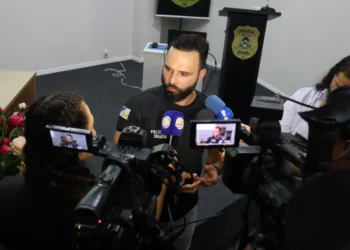 Delegado Eduardo Menezes destacou o papel do líder da facção carioca na execução dos crimes de homicídios - Larissa Mendes/Governo do Tocantins