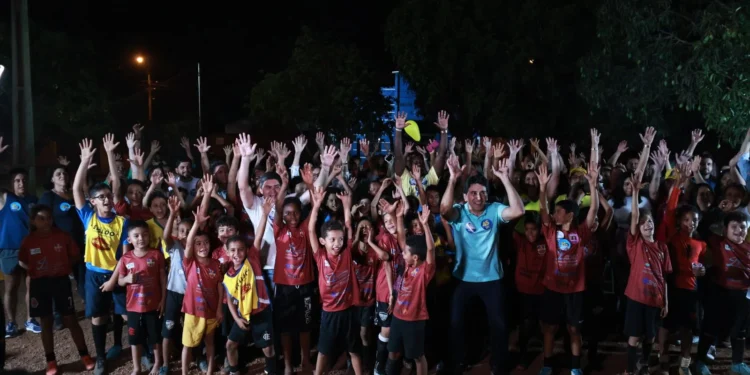 Júnior Geo visita projeto social, apresenta propostas e reforça compromisso com o esporte em Palmas
