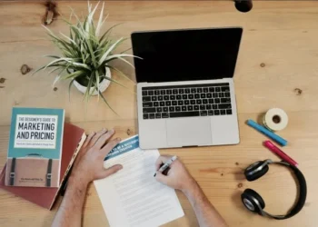 Salto na abertura de novas companhias foi liderado pelo setor de serviços • Foto: Campaign Creators/Unsplash