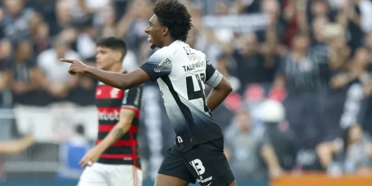 Corinthians vence Flamengo pelo Brasileiro em reencontro com Tite