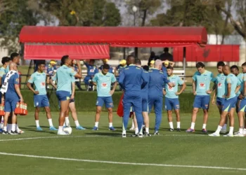 Dorival Jr. comandou treino no CT do Caju, em Curitiba, visando jogo contra o Equador • Rafael Ribeiro/CBF