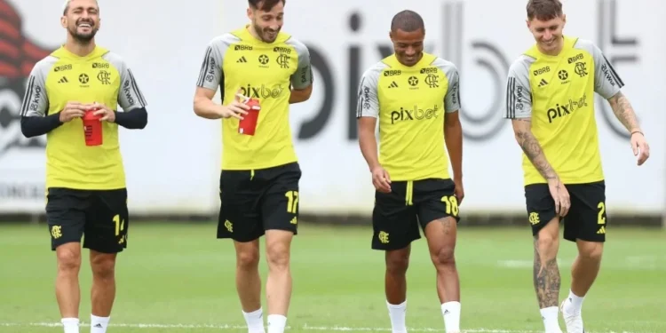Uruguaio do Flamengo é convocado mesmo com lesão; entenda